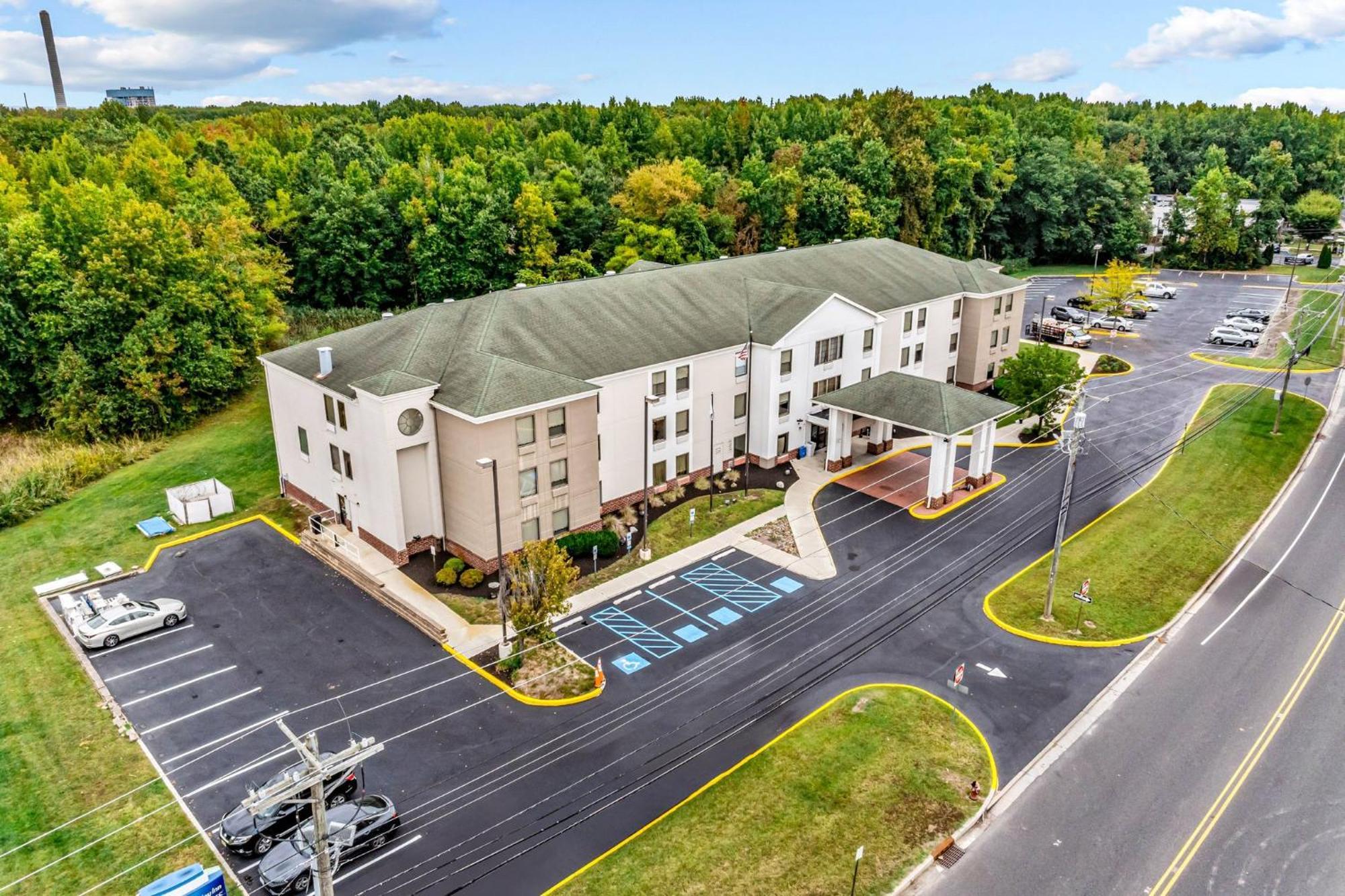 Holiday Inn Express & Suites Carneys Point - Pennsville By Ihg Eksteriør bilde